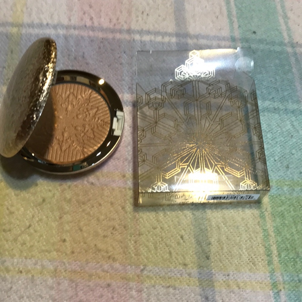 LIMITD EDITION MAC HAPPY GO DAZZLINGLY HIGHLIGHTER - Picture 1 of 6